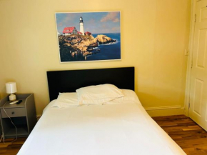 Nice bedroom in Lincoln with shared bathroom and kitchen b